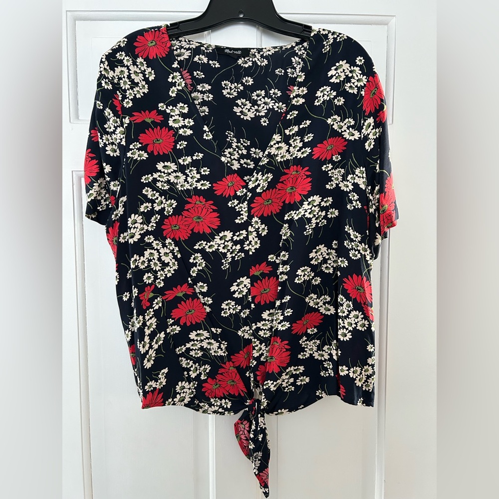 Madewell v-neck short sleeved navy blouse with flowers and front tie XL